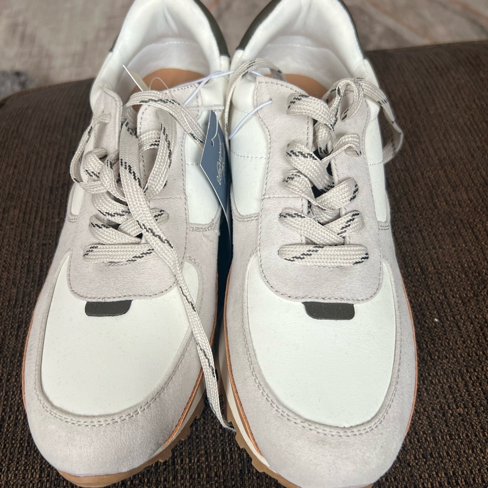 Universal Thread Sneaker - Picture 3 of 5